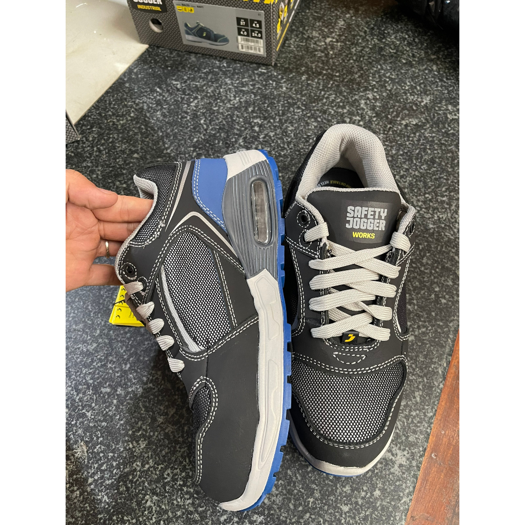 Giày bảo hộ thể thao Jogger Raptor S1P SRC với thiết kế màu sắc trẻ trung, thoải mái và đặc biệt là SIÊU NHẸ