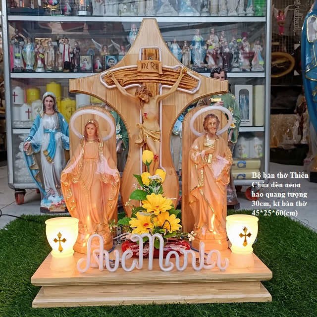 BỘ BÀN THỜ THIÊN CHÚA GỖ THÔNG ĐÈN NEONSIGN HÀO QUANG, TƯỢNG MẸ, THÁNH 30CM, THÁNH GIÁ 40CM