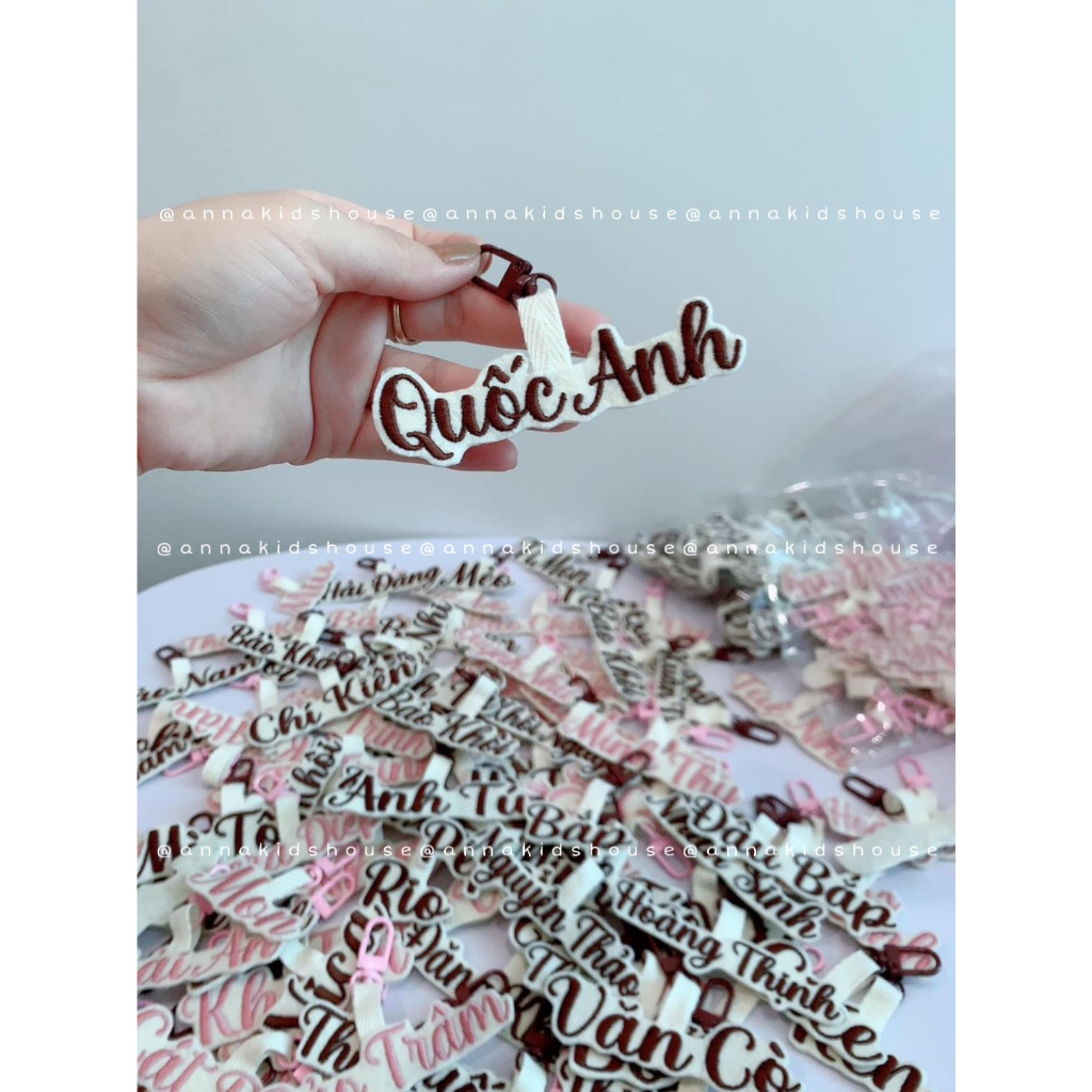 Tagname chữ gắn balo - móc khóa thêu tên theo yêu cầu
