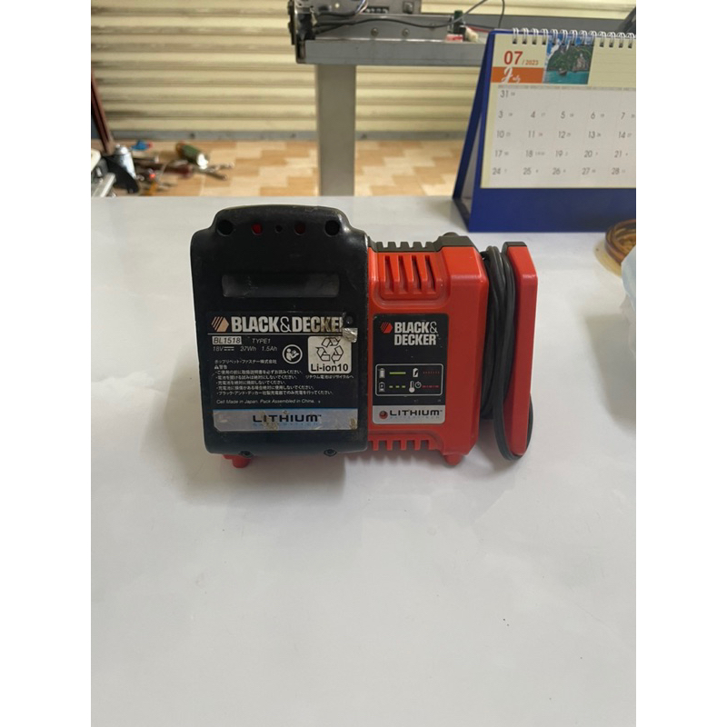 Máy khoan cầm tay 18V Black & Decker BDCDD186