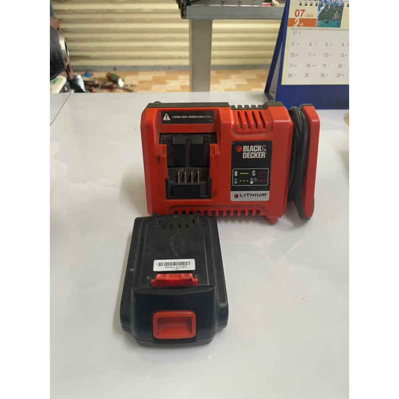 Máy khoan cầm tay 18V Black & Decker BDCDD186