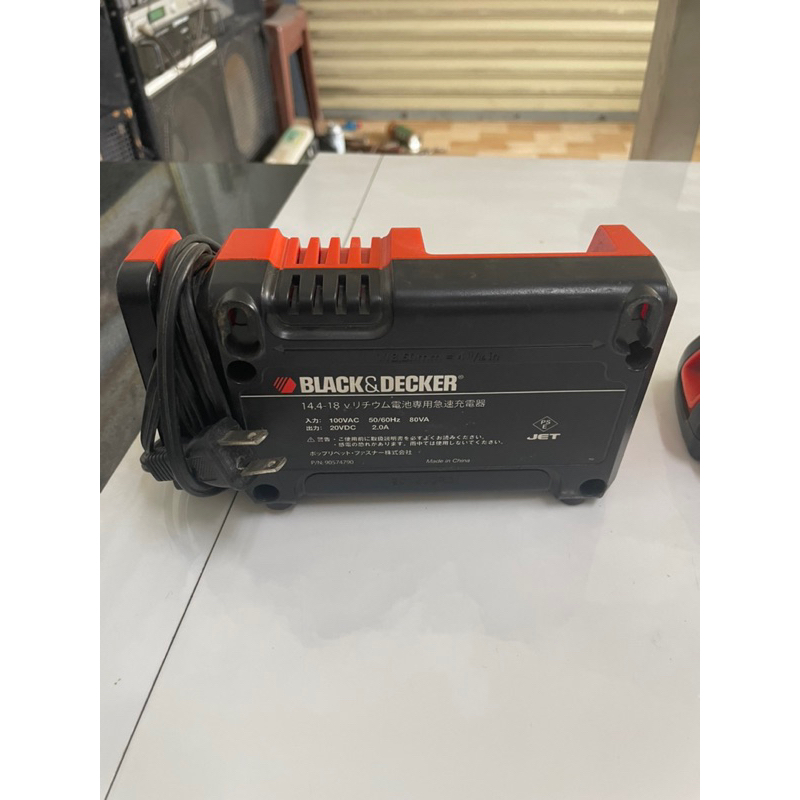 Máy khoan cầm tay 18V Black & Decker BDCDD186