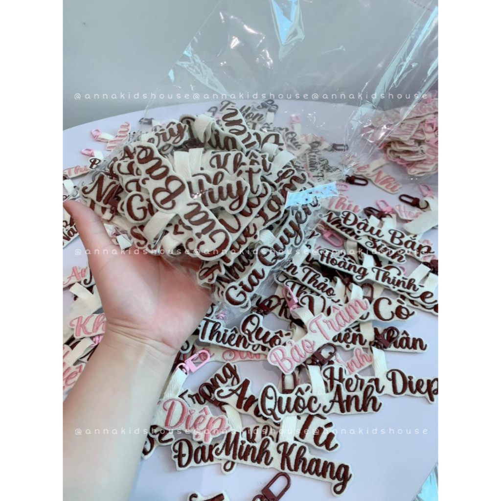 TAGNAME chữ thêu tên theo yêu cầu - gắn balo, móc khóa