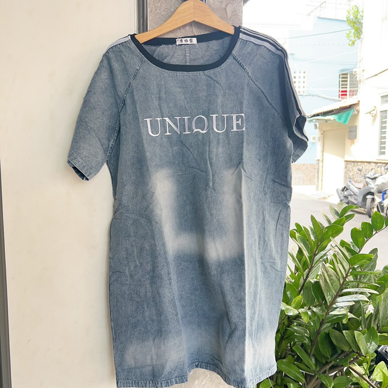 Đầm jean dáng suông ngắn phối họa tiết hình chữ hàng đẹp!