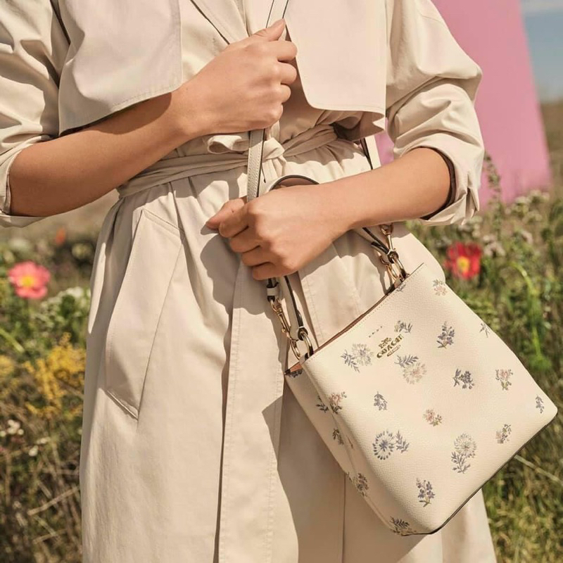 Túi Coach Small Town Bucket Bag màu hoa mới