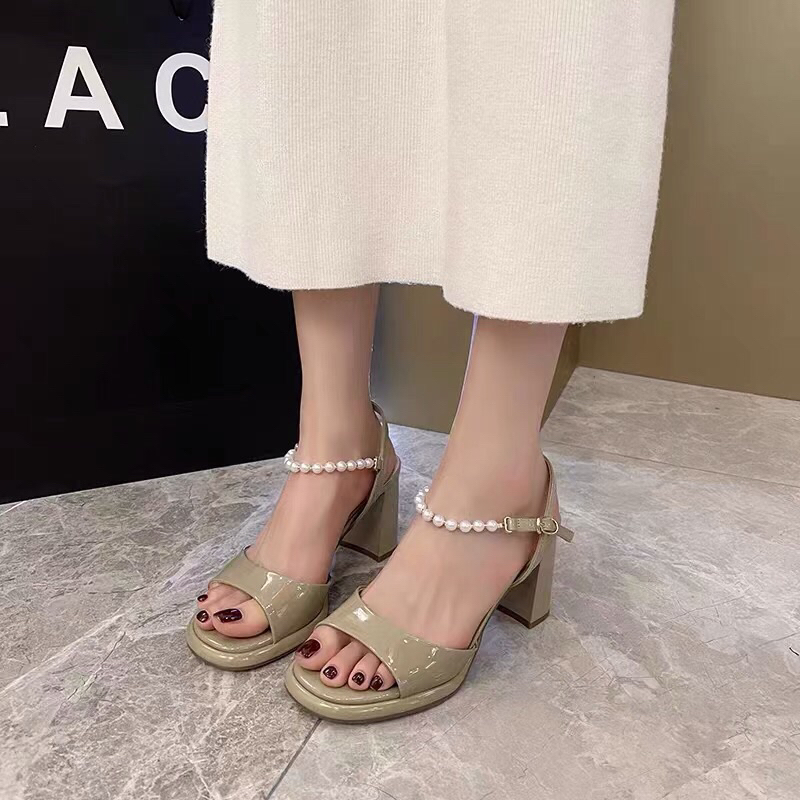 Mẫu sandal  quai ngọc