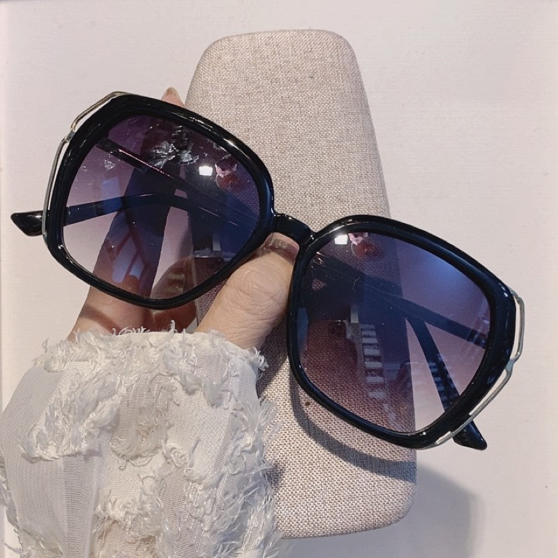 KÍNH MÁT HOT TREND GỌNG SI CAO CẤP PHOM TRÒN