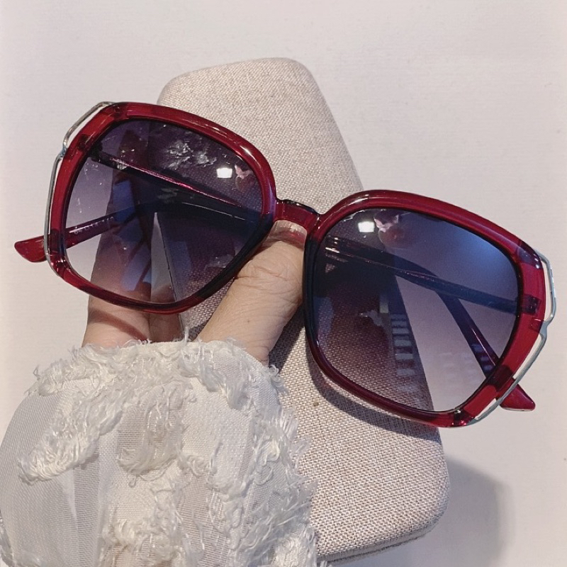 KÍNH MÁT HOT TREND GỌNG SI CAO CẤP PHOM TRÒN