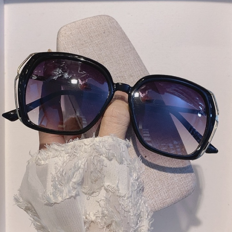 KÍNH MÁT HOT TREND GỌNG SI CAO CẤP PHOM TRÒN