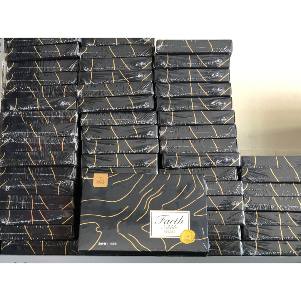 Socola tươi Farth Nibble hộp vuông size lớn 150g sịn sò,siêu ngon,dễ ăn,tan chảy khi vào miệng.