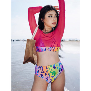 Bikini 3 món báo hồng