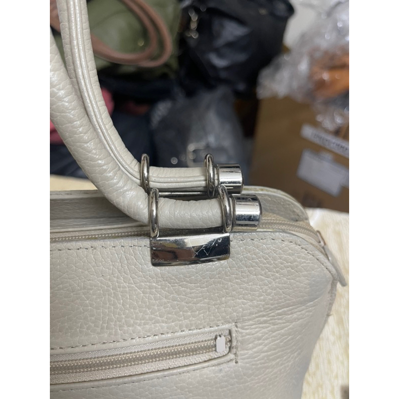 Túi da thật mua tặng mẹ đi làm nhé các bé