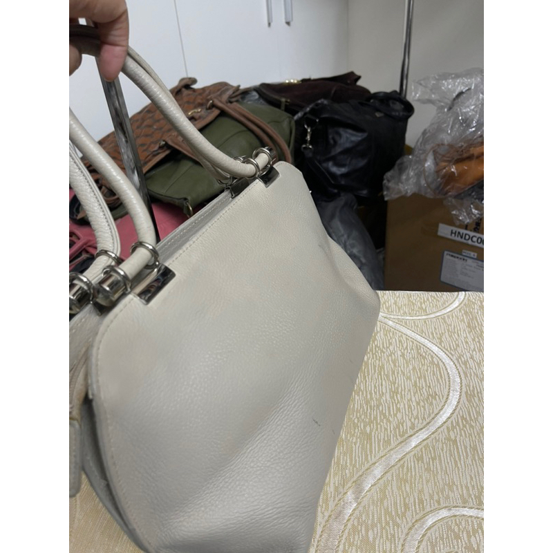 Túi da thật mua tặng mẹ đi làm nhé các bé