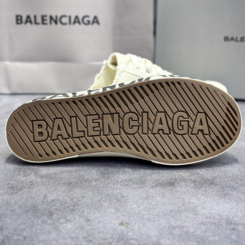 Giày thể thao Sục Balen Bản QCCC Trắng mới