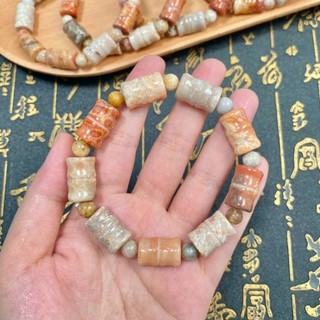 Vòng tay lu thống đ.á san hô vàng