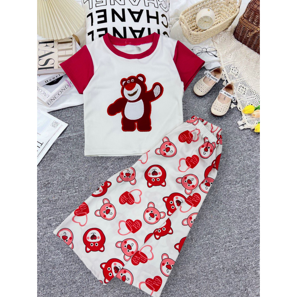 Set áo croptop thêu gấu dâu + quần lửng vải thun gân tăm cho bé gái đi chơi, đi học
