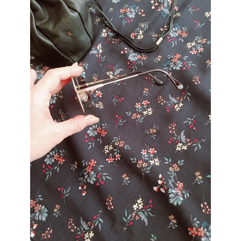 Kính nữ si Th áii