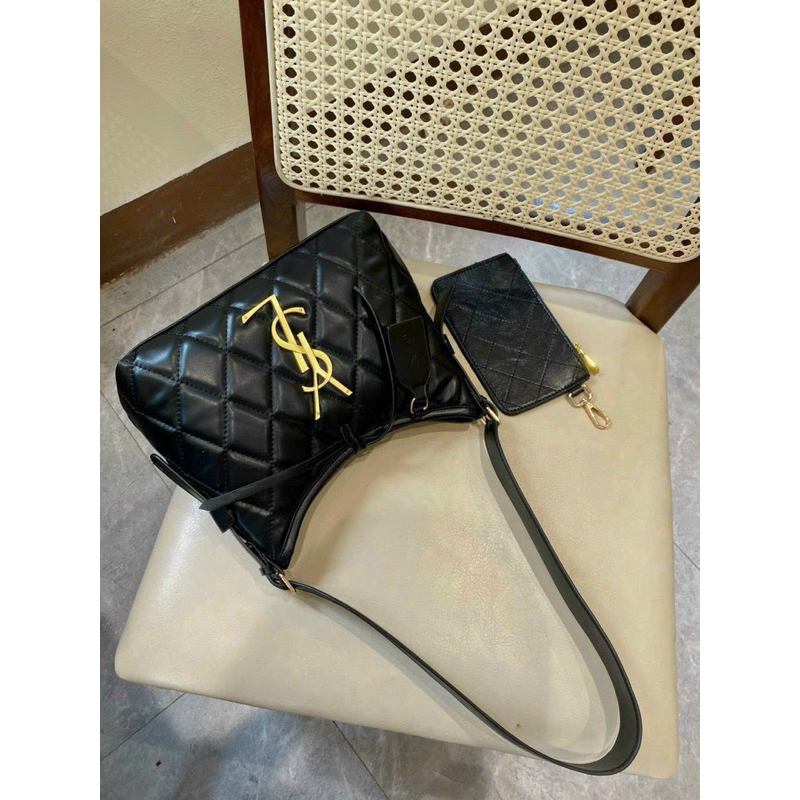 Sét túi xách nữ kẹp nách trần ô tag vàng chữ to tặng kèm ví