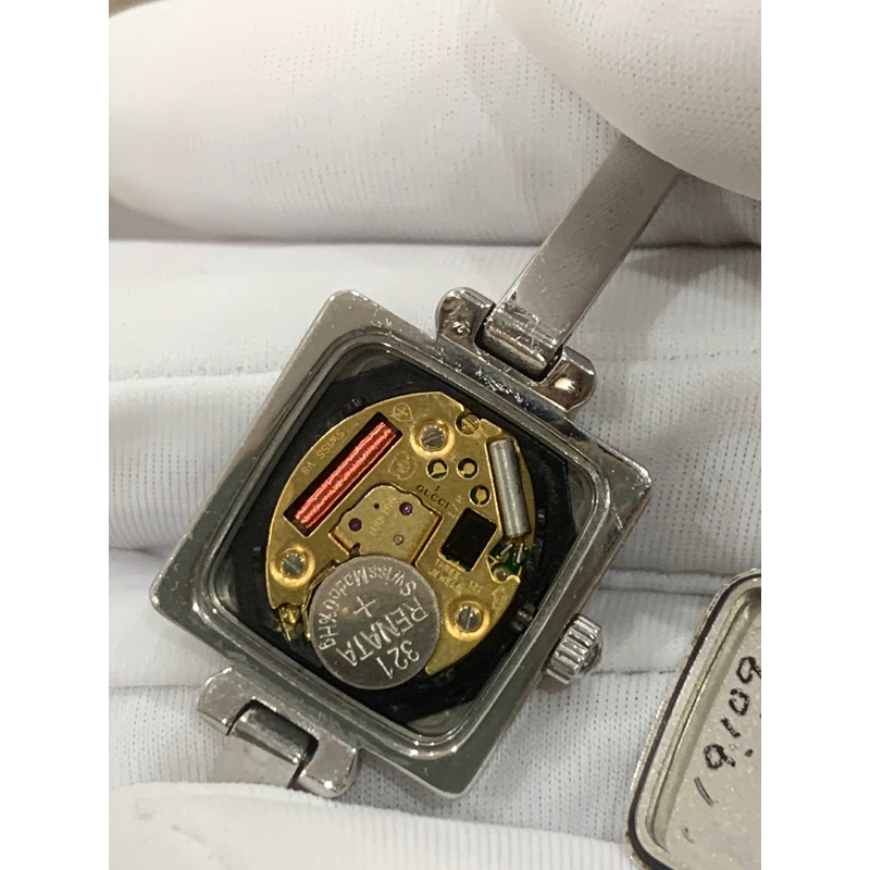 Đồng hồ Gucci chính hãng mẫu cũ.