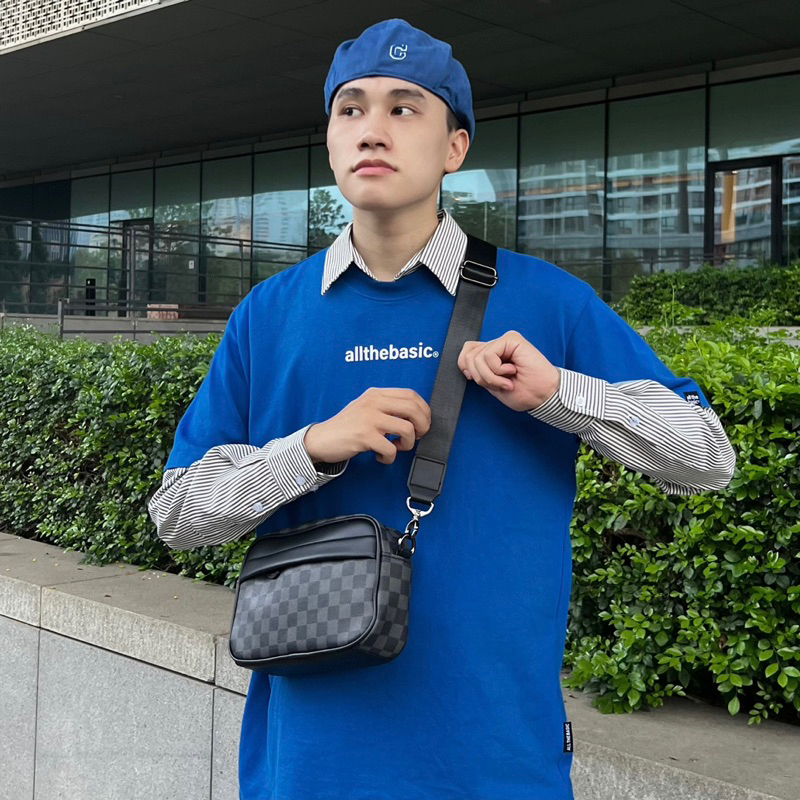 Túi da đeo chéo, chất da dày dặn đứng form như hình, chống nhăn chống thấm nước - CHECKERBROAD MESSENGER BAG