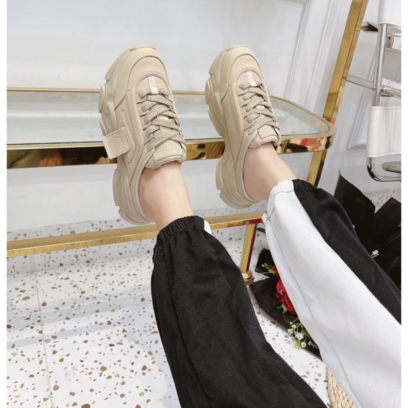 Sục thể thao nữ siêu nhẹ đế bánh mỳ 4-5 - sẵn đen- kem