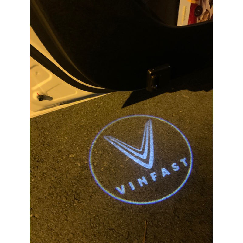 Đèn chiếu sáng logo Vinfast Vfe34 Vf5 Vf8