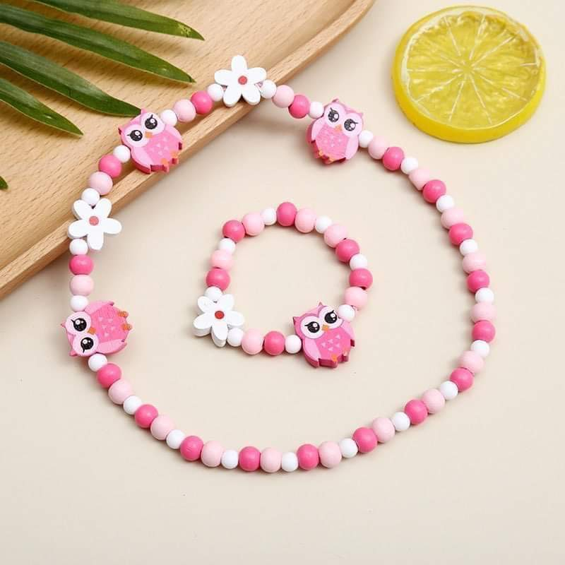 Set vòng gỗ nhiều màu kèm vòng tay xinh xắn cho bé gái