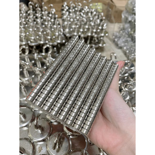 Nam châm có lỗ bắt vít 15x3 lỗ 4mm, 15x4 lỗ 4mm, 15x5 lỗ 4mm, 15x10 lỗ 5mm.