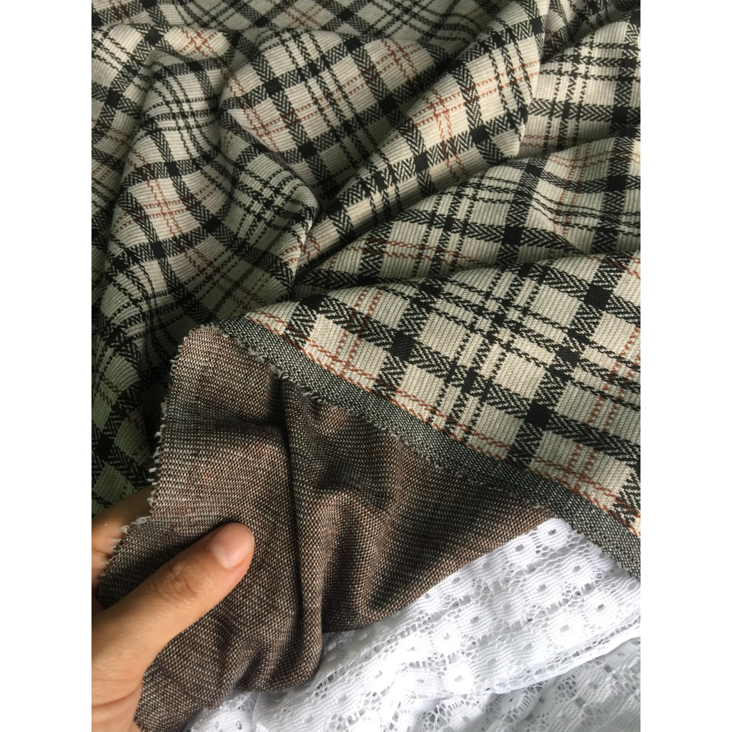 Vải đẹp - Vải umi kẻ 2 da chất dày dặn, màu sắc nhã nhặn, chiều ngang giãn mạnh, chiều dọc giãn ít hơn. Khổ vải 1.5m