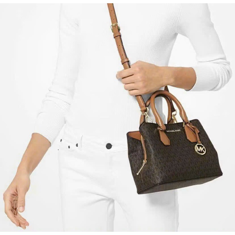 Túi M.K Camille Satchel thiết kế