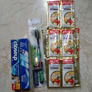 Sét 3 món gồm 10 gói dầu gội Clear men vi sinh táo đỏ + 2 tuýp kem đánh răng close up 50g+ 1 bàn chải đánh răng Bossi Hà