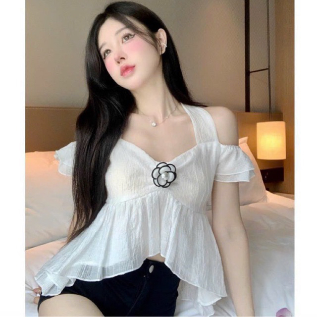 Áo Croptop Trễ Vai Choàng Cổ Đính Hoa