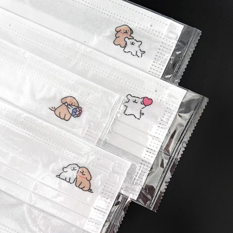 Khẩu trang hình họa tiết đơn giản nhẹ nhàng đáng yêu cute, vải lụa mềm mịn thoáng mát khi sử dụng