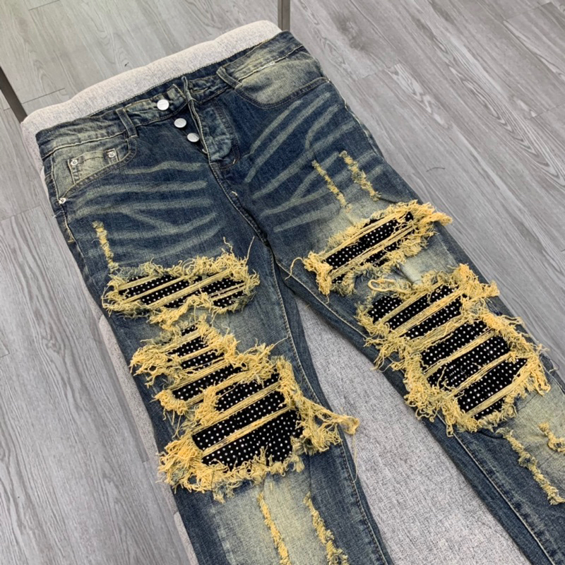 Quần xanh vá đen đính đá vladak rách xù chỉ vàng,quần jean 4 khuy vladak đính đá trắng phong cách boy phố