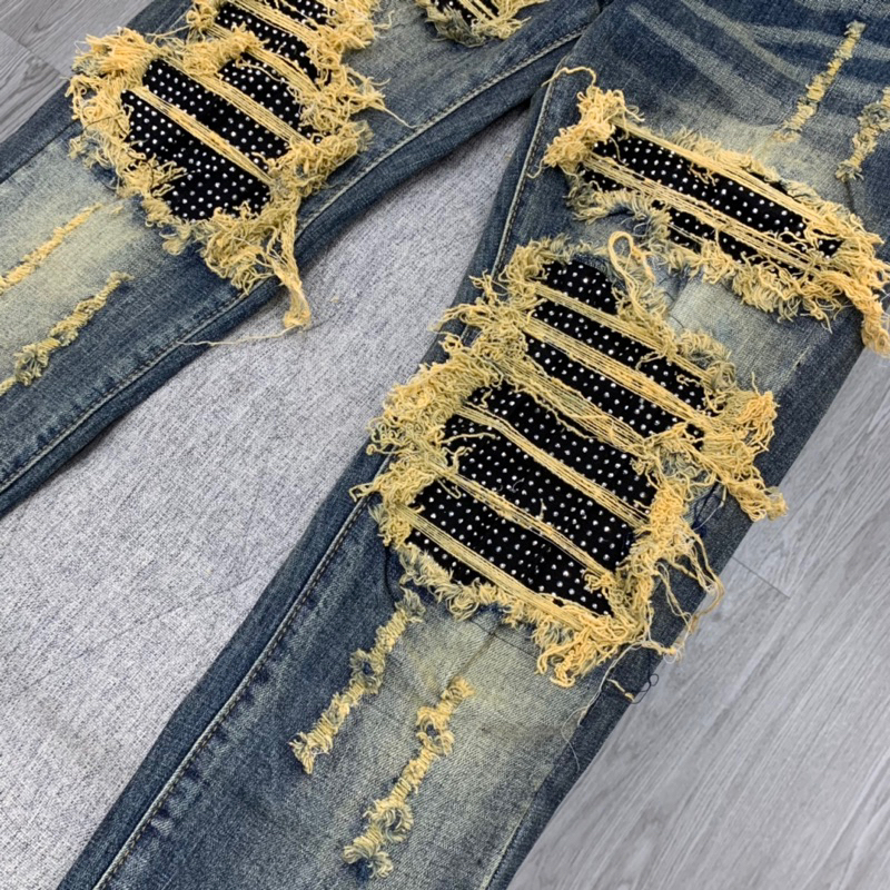 Quần xanh vá đen đính đá vladak rách xù chỉ vàng,quần jean 4 khuy vladak đính đá trắng phong cách boy phố