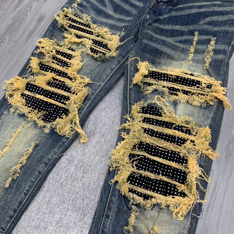 Quần xanh vá đen đính đá vladak rách xù chỉ vàng,quần jean 4 khuy vladak đính đá trắng phong cách boy phố