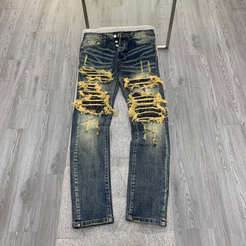 Quần xanh vá đen đính đá vladak rách xù chỉ vàng,quần jean 4 khuy vladak đính đá trắng phong cách boy phố