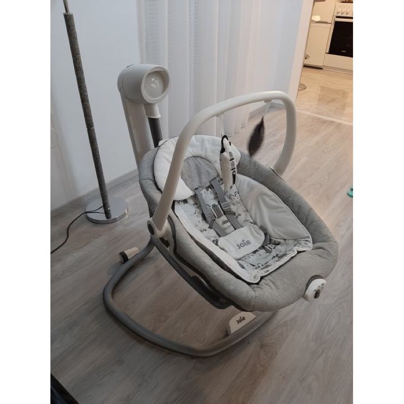 Nôi đưa trẻ em Joie Serina 2in1 Portrait