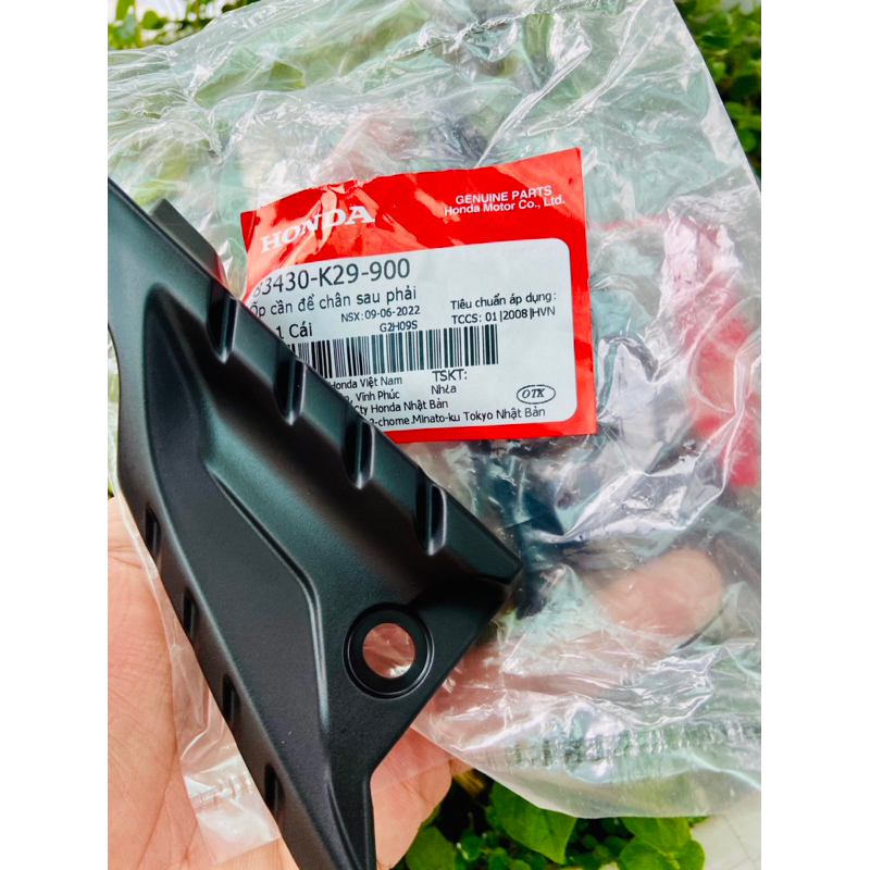 Mũ nhựa gác chân sau Sh mode 125