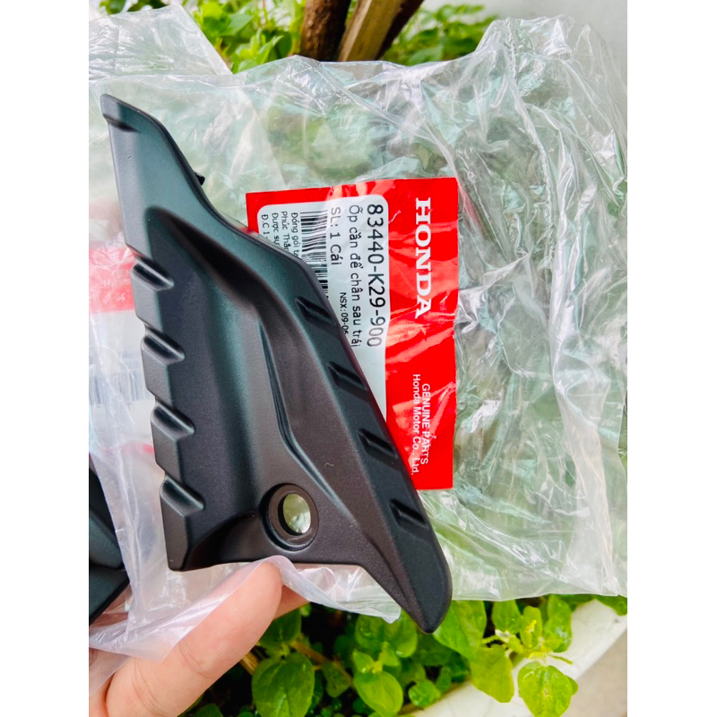 Mũ nhựa gác chân sau Sh mode 125