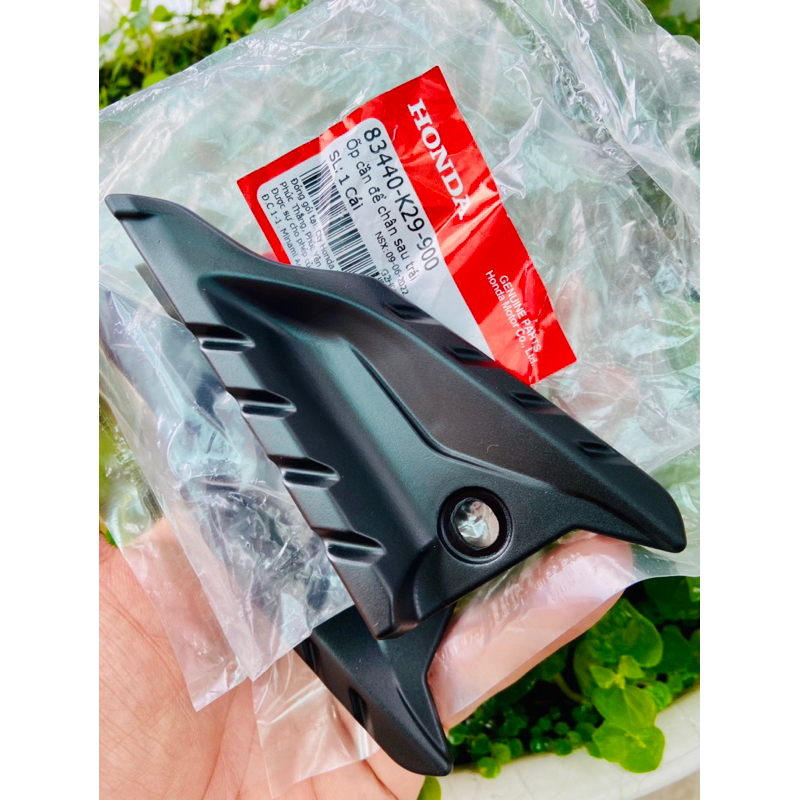 Mũ nhựa gác chân sau Sh mode 125