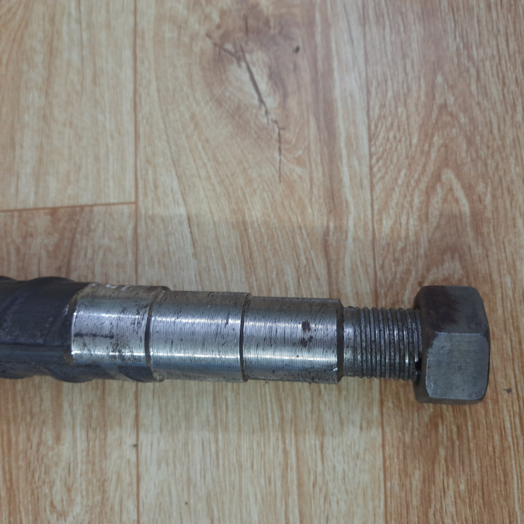 Trục xe lôi phi 28mm