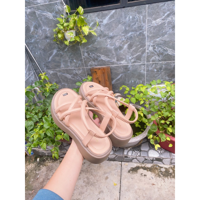 Giày sandal bánh mì dây chéo 5 phân đế cao su êm