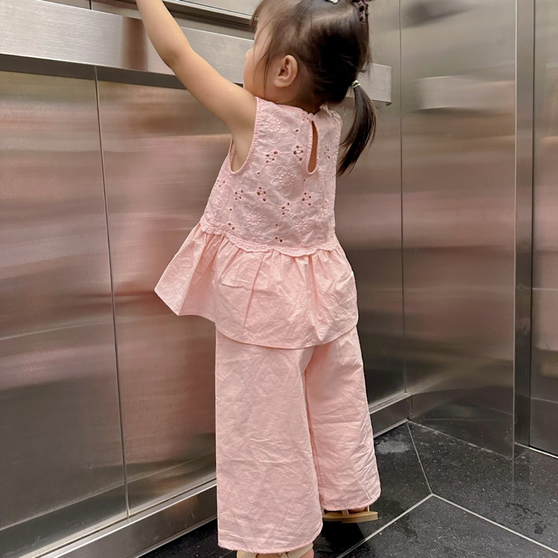 Đồ bộ cho bé gái , áo sát nách, quần ống rộng,chất vải thô thêu mềm mát