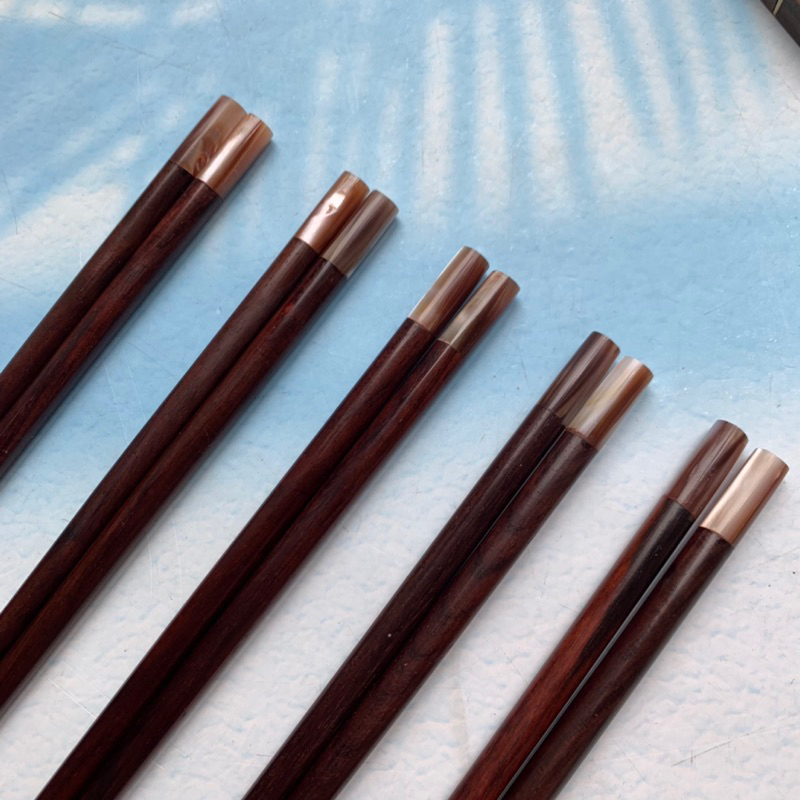 Đũa gỗ trắc tròn gắn trai hồng 23cm Vitrapro