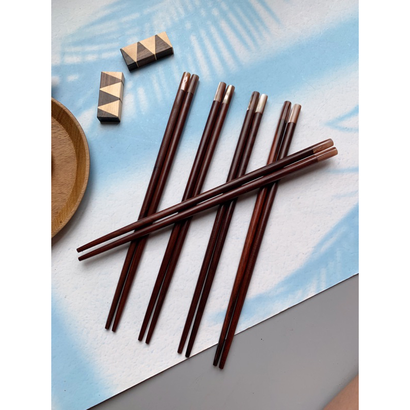 Đũa gỗ trắc tròn gắn trai hồng 23cm Vitrapro
