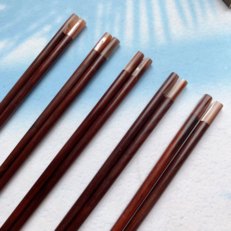 Đũa gỗ trắc tròn gắn trai hồng 23cm Vitrapro