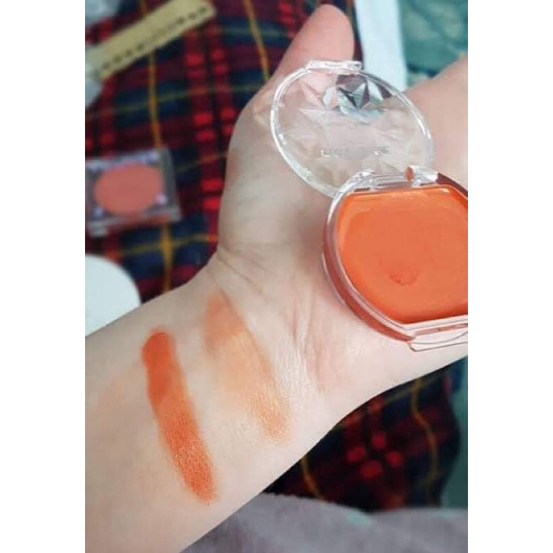Má Hồng canmake cream cheek dạng kem-cạ cứng của cô nàng dễ thương