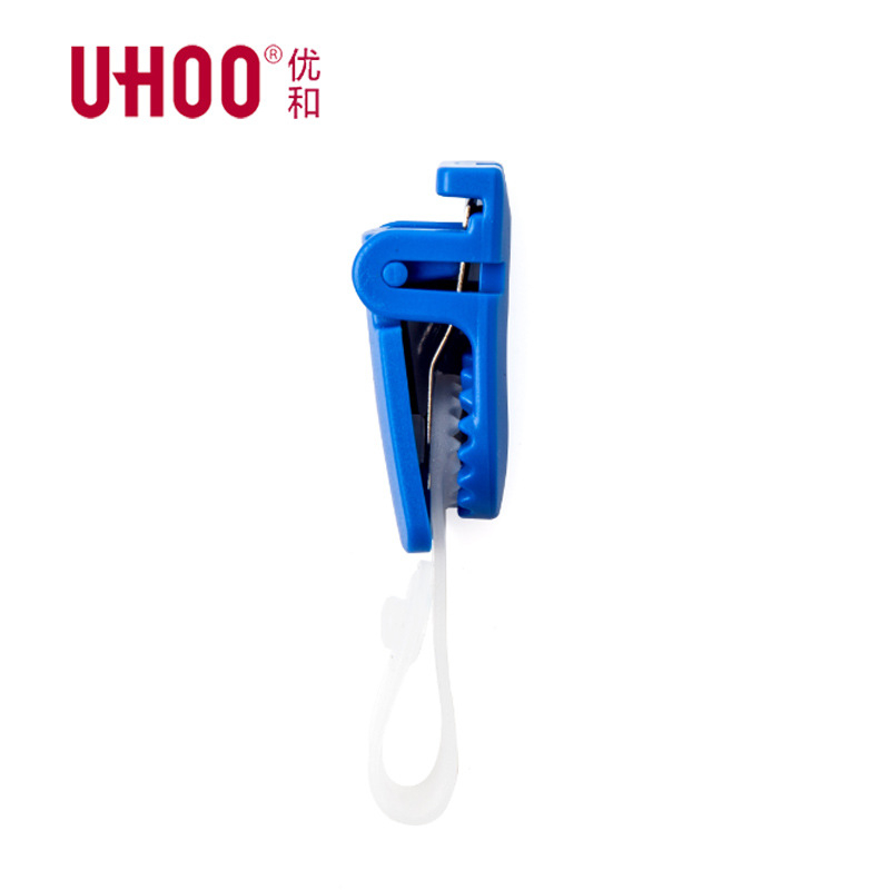 Xét 10 kẹp thẻ tên nhân viên, kẹp thẻ tên Bác Sĩ thay thế dây đeo thẻ kiểm soát nhân sự ra vào công ty