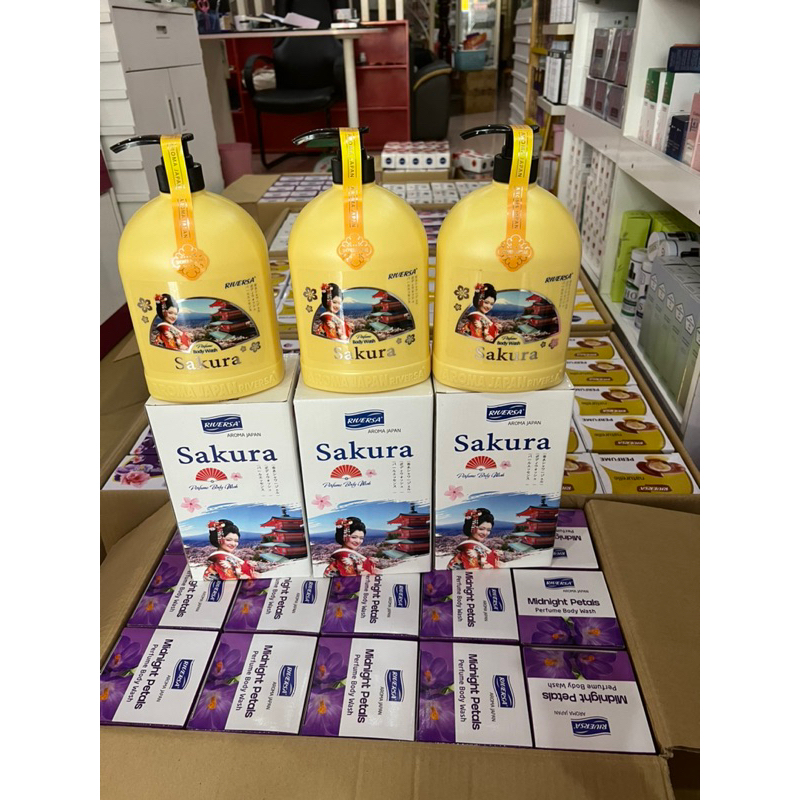 Sữa tắm trắng da toàn thân dưỡng ẩm thơm lâu hương nước hoa Aroma Japan Riversa Sakura/Vanilla/Dark kiss/Coco Japan 1.2L